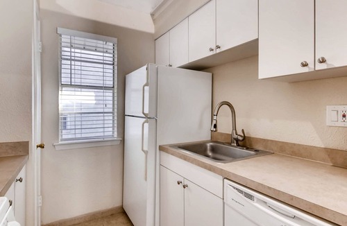 Oak Lawn Apartment | Katy Trail Cosy and Elegant