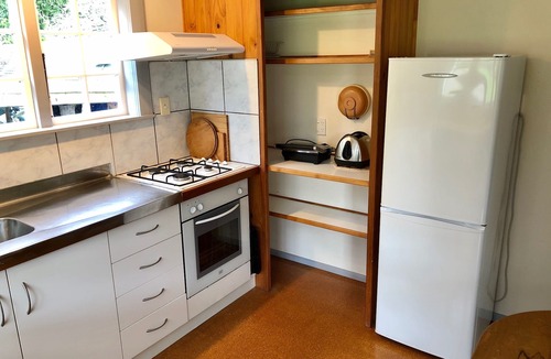 Kerikeri House | Kauri post cottage, close to everything!