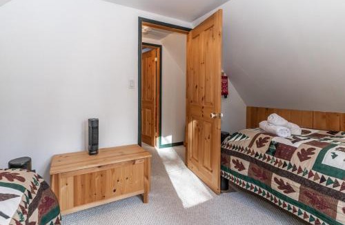 Algonquin Highlands Ski Chalet | Kawagama Shoreline