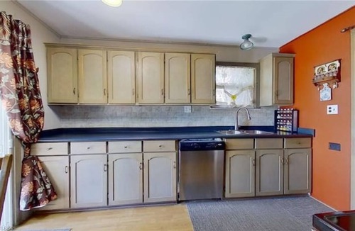 Sebright Cottage | Kawartha Cottage on The Lake - With HotTub!