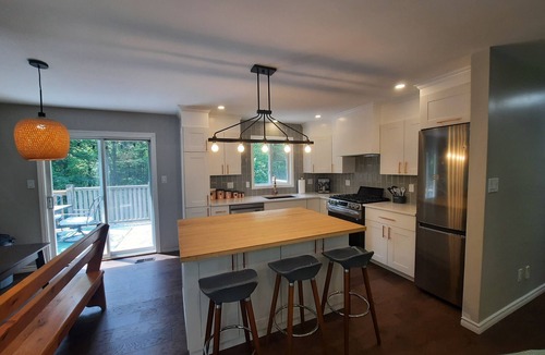 North Kawartha Cottage | Kawartha Forest Spa Cottage w/Hot Tub & Sauna