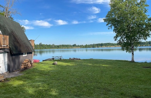 Kirkfield House | KAWARTHA LAKEFRONT COTTAGE 1 1/2 Hours from downtown Toronto. PRIVACY PLUS!