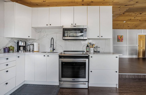 Kirkfield Cottage | Kawartha Lakefront Cottage | Fire Pit, Scenic Views & Nature
