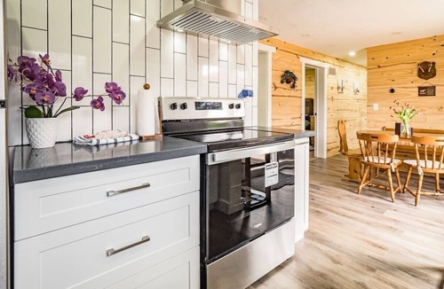 Irondale Cottage | Kawartha Lakes Cozy Cottage Retreat with HOT TUB
