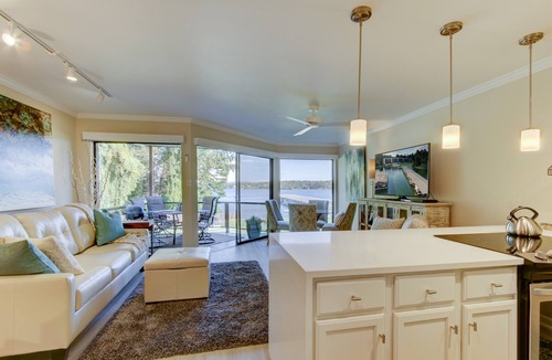 Hot Springs Condo | KAY'S "NO REGRETS!" LUXURY LAKE FRONT 1 BR CONDO! VERY SPECIAL .INQUIRE NOW!