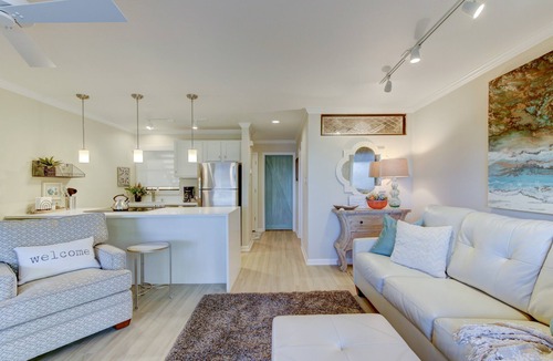 Hot Springs Condo | KAY'S "NO REGRETS!" LUXURY LAKE FRONT 1 BR CONDO! VERY SPECIAL .INQUIRE NOW!