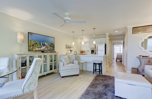 Hot Springs Condo | KAY'S "NO REGRETS!" LUXURY LAKE FRONT 1 BR CONDO! VERY SPECIAL .INQUIRE NOW!