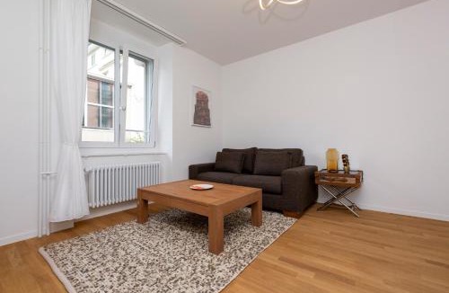Werd Apartment | KAYA Zurich Apartment 1B - Deluxe 2BR Downtown Apt