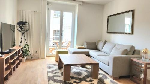 Werd Apartment | KAYA Zurich Apartment 2A - Downtown 2BR Apt with Balcony