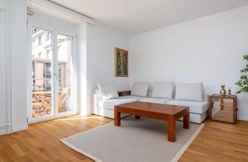 Werd Apartment | KAYA Zurich Apartment 2B - Downtown 2BR Deluxe Apt