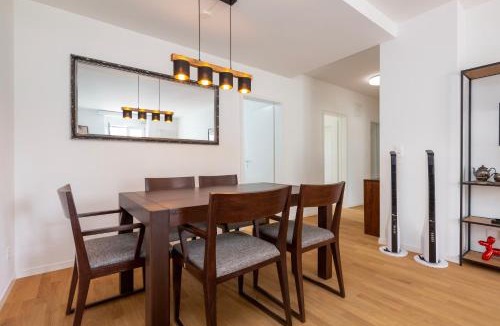 Werd Apartment | KAYA Zurich Apartment 3A - Downtown 2BR Apt with Balcony