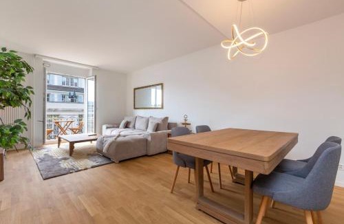 Werd Apartment | KAYA Zurich Apartment 4A - Downtown 2BR Apt with Balcony