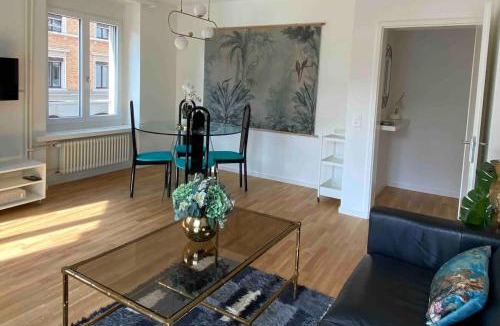 Werd Apartment | KAYA Zurich Apartment SAPPHIRE - Downtown 2BR Deluxe Apt
