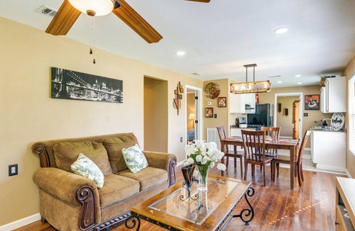 Bloomington House | Kayak, Fish & Golf - Charming Victoria Home!