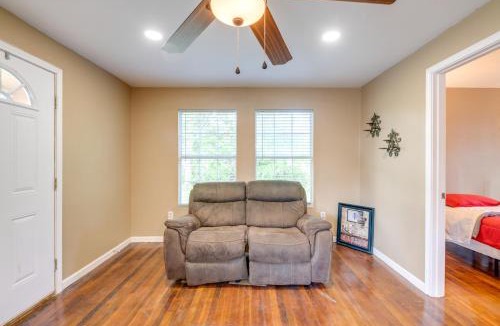 Bloomington House | Kayak, Fish & Golf - Charming Victoria Home!
