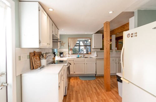 Odessa Cottage | Kayaks, Canoe, Private Lake Community