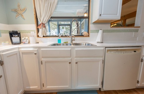 Odessa Cottage | Kayaks, Canoe, Private Lake Community