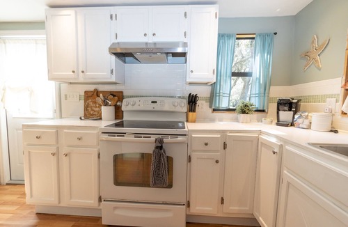 Odessa Cottage | Kayaks, Canoe, Private Lake Community