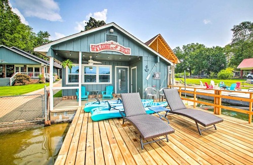 Lake Hamilton House | Kayaks & Dock: Lakefront Hot Springs Hideaway