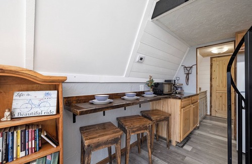 Lampe Cabin | Kayaks, Lake Access, Firepit, Pet Friendly, Dogwood Canyon
