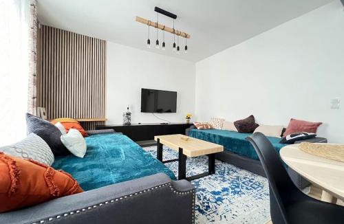 Le Kremlin-Bicetre Apartment | KB 21 - Metro 7 - AC - Free Parking - 4 pers