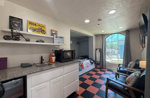 Medicine Park House | KB Book Fort Sill Tiny House, Slps 4 1BR/1BA.