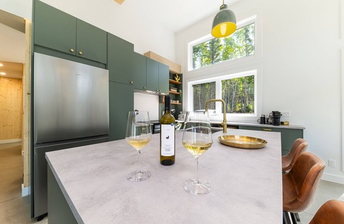 Baie-St-Paul Ski Chalet | Kbane 31: Exclusive, Brand New, Hot Tub & BBQ