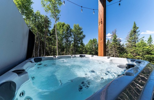 Baie-St-Paul Ski Chalet | Kbane 31: Exclusive, Brand New, Hot Tub & BBQ