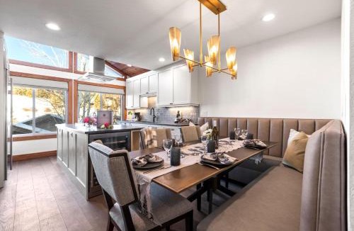 Deer Valley House | KBM Resorts Boulder Creek Beautifully updated Easy Walk to Main St Close to Deer Valley Hot Tub Gas Fireplace BCC-1101