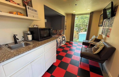 Fort Sill House | KBPPE Rooftop View@InnHabit—Family & Couples Slp 8