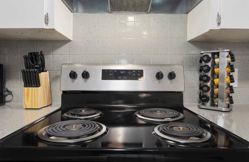 Rosedale Apartment | KC Apartment: Family-Friendly with Free Parking!