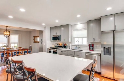 Lenexa House | KC Chalet in Lenexa & Overland Park Area. Private covered garage and driveway.