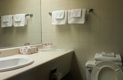 Vars Hotel | KC's Country Inn