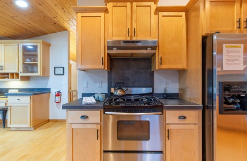 Warrenton House | KC's Serenity By The Sea/Jacuzzi/Fire-pit