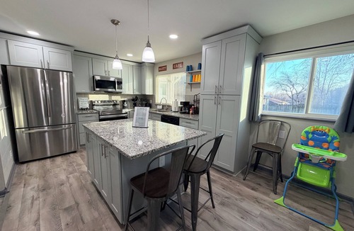 Kansas City House | ✧KC Speedway Retreat - 10 mins to Everything!✧