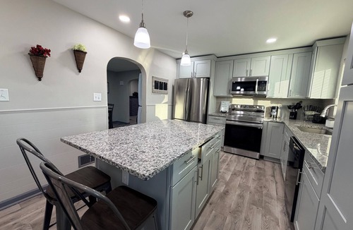 Kansas City House | ✧KC Speedway Retreat - 10 mins to Everything!✧