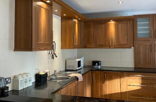 Great Sutton House | KCD Rooms - Ellesmere Port