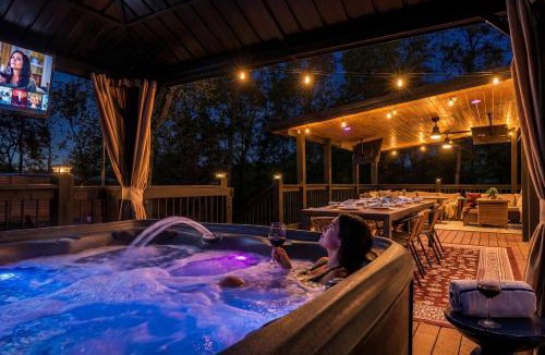 Seymour House | Keener Hollow Family Retreat Hot Tub Sauna Near Pigeon Forge