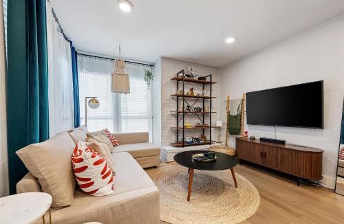 North Loop Apartment | Keep Austin Cozy - Central Retreat
