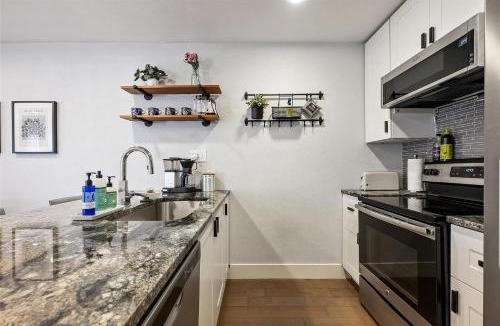 North Loop Apartment | Keep Austin Cozy - Central Retreat