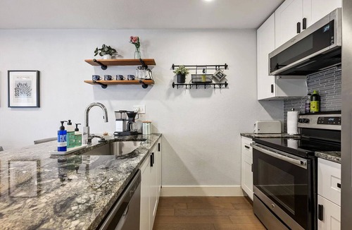 North Loop Apartment | Keep Austin Cozy! - Central Retreat