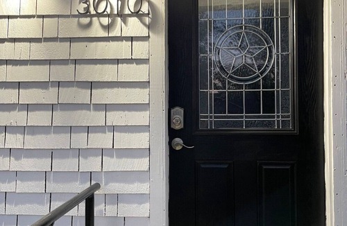 Sayles Blvd. Area House | Keep it simple at this peaceful and centrally-located place.