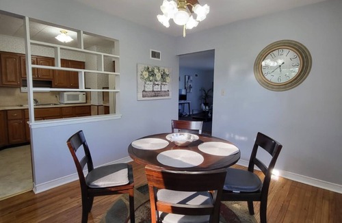 Shillington Apartment | Keep it simple at this peaceful and centrally-located place.