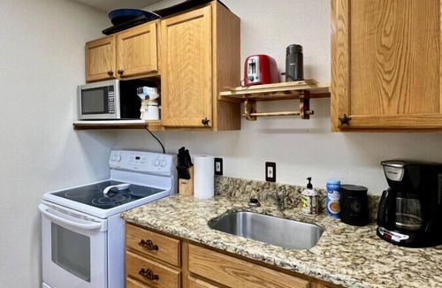 Baker City House | Keeper of the Valley, Pickleball! Large 5 Bdrm, Sleeps 10, Local Golfing 10% Off