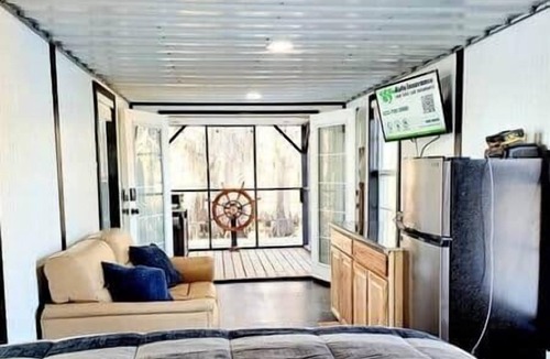 Uncertain Boat Rental | Keepin It Reel on Caddo Lake (Houseboat)