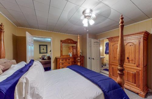 Avinger House | ‘Keepin’ it Reel’ Retreat Near Lake O’ the Pines