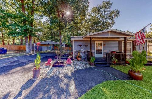 Avinger House | ‘Keepin’ it Reel’ Retreat Near Lake O’ the Pines