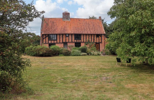 Beccles Cottage | KEIRS COTTAGE, pet friendly, with open fire in Beccles