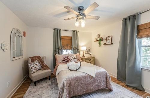 Quinton House | Kelbrook Cottage — Your Chic Woodline Getaway!