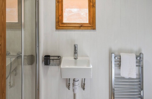 Easterside Apartment | Keldholme Shepherds Hut Two - UK48621